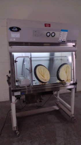 NUAIRE NU-PR797-400 STERILE ISOLATOR