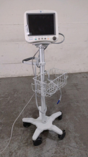 GE DASH 4000 PATIENT MONITOR ON ROLLING STAND