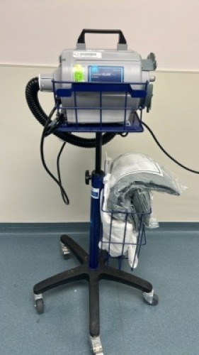 MEDLINE COMFORT GLIDE AIR REF MSC60090 AIR BLOWER ON ROLLING FLOOR STAND WITH QTY. (2) REF MSC600LT COMFORT GLIDE LT SHEET