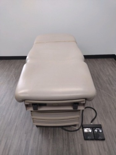 RITTER 305 POWERED EXAM TABLE WITH FOOTSWITCH (GRAY TOP)