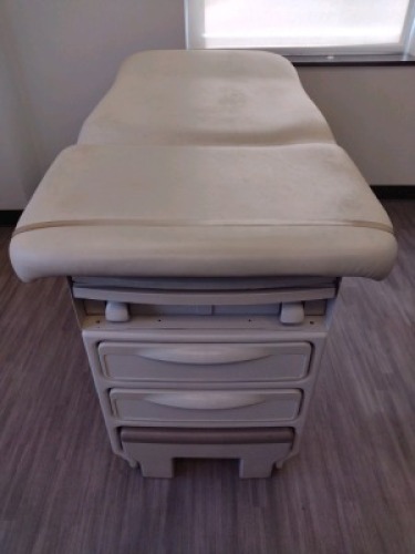 RITTER BY MIDMARK 204 EXAM TABLE (WHITE TOP)