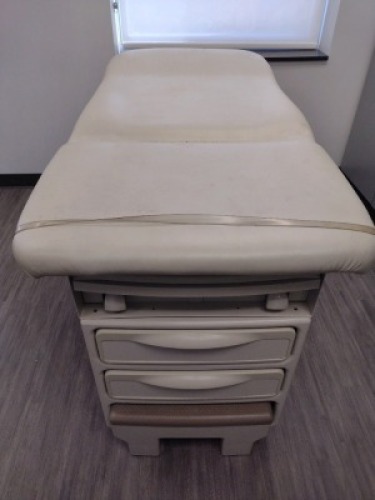 RITTER BY MIDMARK 204 EXAM TABLE (WHITE TOP)