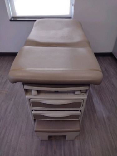 RITTER BY MIDMARK 204 EXAM TABLE (BEIGE TOP)