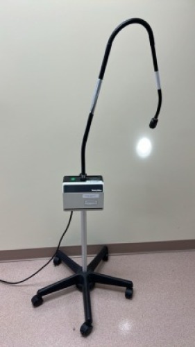 WELCH ALLYN 48830 FLEXIBLE ARM EXAM LIGHT ON ROLLING FLOOR STAND