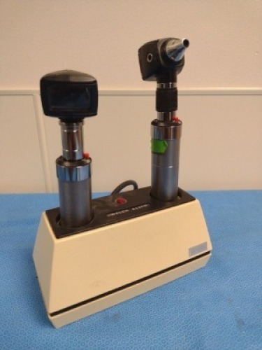 WELCH ALLYN 71110&nbsp;CHARGER WITH 11720 OPHTHALMOSCOPE, OTOPSCOPE
