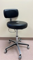 MIDMARK M/N 277-001-312 AIR LIFT HAND OPERATED PHYSICIAN STOOL