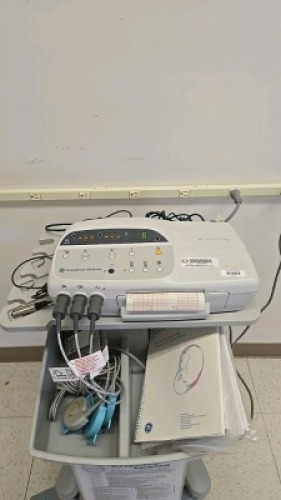 GENERAL ELECTRIC COROMETRICS 172 MATERNAL/ FETAL MONITOR ON CART