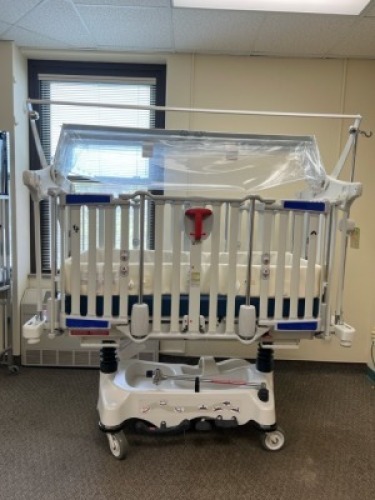 STRYKER CUB MOBILE CRIB WITH CUB SCALE