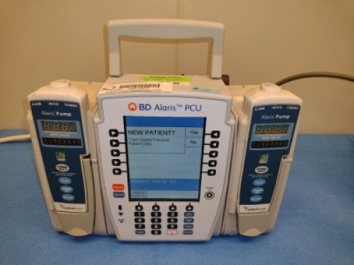 CAREFUSION BD ALARIS 8015 CPU UNIT WITH QTY (2) CARDINAL HEALTH ALARIS 8100 SERIES INFUSION PUMP