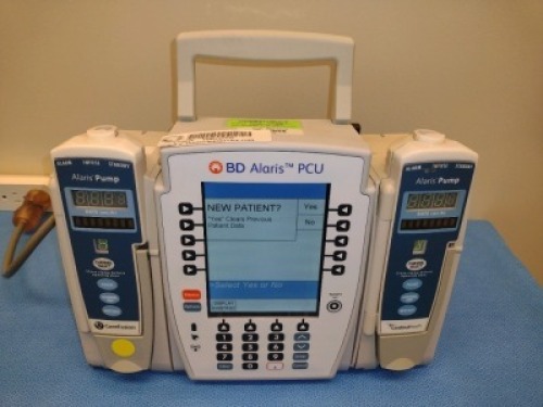 CAREFUSION BD ALARIS 8015 CPU UNIT WITH QTY (2) CARDINAL HEALTH ALARIS 8100 SERIES INFUSION PUMP