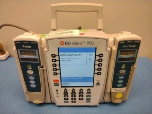 CAREFUSION BD ALARIS 8015 CPU UNIT WITH QTY (2) CARDINAL HEALTH ALARIS 8100 SERIES INFUSION PUMP