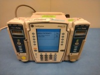 CAREFUSION ALARIS 8015 PC UNIT WITH QTY (2) CARDINAL HEALTH ALARIS 8100 SERIES INFUSION PUMP