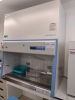 THERMO SCIENTIFIC 1300 SERIES A2 BENCHTOP CLASS II BIOLOGICAL SAFETY CABINET