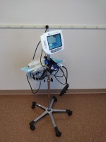GLIDESCOPE VIDEO LARYNGOSCOPE WITH BLADE ON ROLLING STAND
