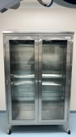 MOBILE STAINLESS STEEL DOUBLE GLASS DOOR, 5-GLASS SHELF CABINET (6')