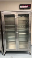 MOBILE STAINLESS STEEL DOUBLE GLASS DOOR, 5-GLASS SHELF CABINET (6')