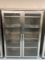 MOBILE STAINLESS STEEL DOUBLE GLASS DOOR, 5-SHELF CABINET (5')