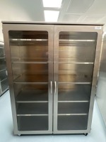 MOBILE STAINLESS STEEL DOUBLE GLASS DOOR, 5-SHELF CABINET (5')
