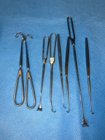 LOT OF THYROID & VEIN RETRACTORS