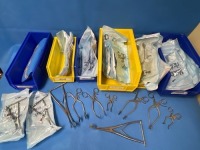 LOT OF ASSORTED RETRACTORS