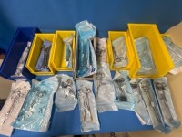 LOT OF ASSORTED RETRACTORS