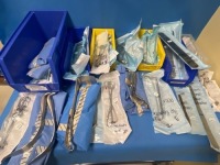 LOT OF ASSORTED RETRACTORS