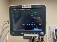 MINDRAY PASSPORT 12 PATIENT MONITOR WITH LEADS, WALL MOUNT