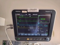 MINDRAY PASSPORT 12 PATIENT MONITOR WITH LEADS, WALL MOUNT