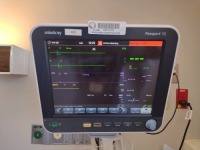 MINDRAY PASSPORT 12 PATIENT MONITOR WITH WALL MOUNT