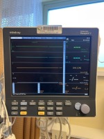 MINDRAY DATASCOPE PASSPORT V PATIENT MONITOR WITH LEADS, WALL MOUNT