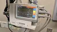 MINDRAY T1 PATIENT MONITOR WITH LEADS, CO2 MODULE VER 2.O, T-1DOCK T1 DOCKING STATION