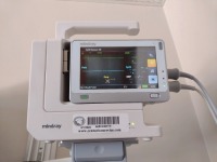 MINDRAY T1 PATIENT MONITOR WITH T-1DOCK T1 DOCKING STATION, LEADS, ARM MOUNT