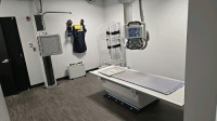 CARESTREAM HEALTH, INC. DRX EVOLUTION PLUS X-RAY ROOM W/ OTC; 2018 VARIAN RAD-60 X-RAY TUBE, FIXED ELEVATING TABLE (VX3733-TAB), WALL STAND (VX3733-CWS), X-RAY GENERATOR, CONSOLE, DRX CONTROL BOX (VX3733-CB),DIGITAL RFID PLATE, DR LONG LENGTH IMAGING STAN