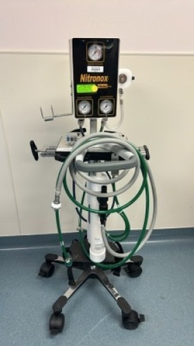 PARKER PORTER NITRONIX REF NOX-5000HD NITROUS OXIDE/OXYGEN MIXING SYSTEM ON REF 5300SCAVD ROLLING STAND