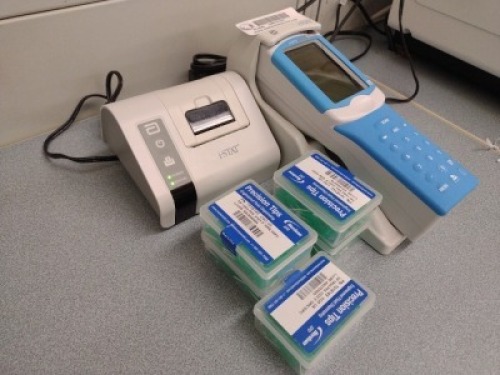 ABBOTT I-STAT 1 M/N 300W WIRELESS ANALYZER WITH DOCKING STATION, PRINTER