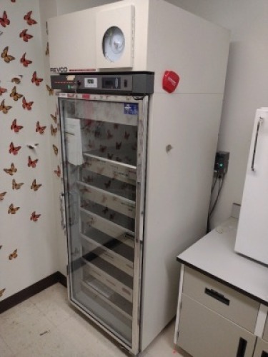 KENDRO LABORATORY PRODUCTS M/N REFB2304A20 MOBILE GLASS DOOR LABORATORY REFRIGERATOR