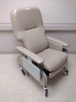 LUMEX DELUXE CLINICAL CARE RECLINER