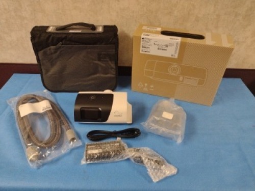 RESMED AIRSENSE 11 REF 39001 AUTOSET CPAP MACHINE **NEW IN BOX**