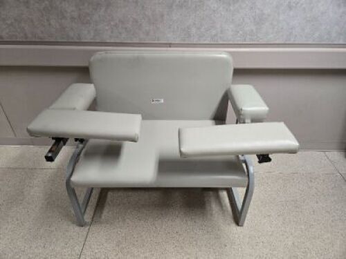 DOUBLE SWING ARM PHLEBOTOMY CHAIR