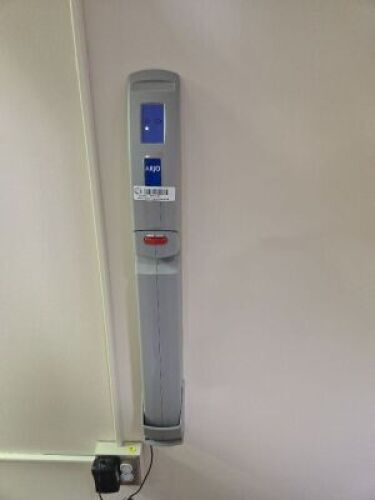 ARJO REF 700.24250 WALL MOUNT BATTERY DOCKING STATION WITH REF NDA0100-20 BATTERY FOR MAXI MOVE PATIENT LIFT