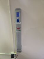 ARJO REF 700.24250 WALL MOUNT BATTERY DOCKING STATION WITH REF NDA0100-20 BATTERY FOR MAXI MOVE PATIENT LIFT