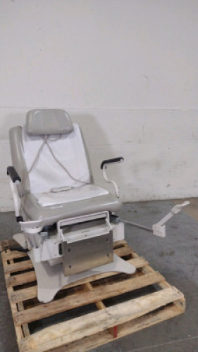 UMF 4010 POWER EXAM CHAIR WITH HAND CONTROL