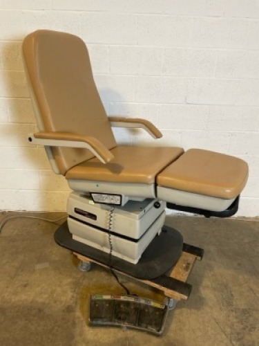 MIDMARK PODIATRY 417 EXAM TABLE W/FOOTSWITCH