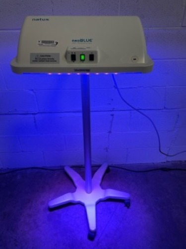 NATUS NEO BLUE LED PHOTOTHERAPY UNIT ON ROLLING STAND