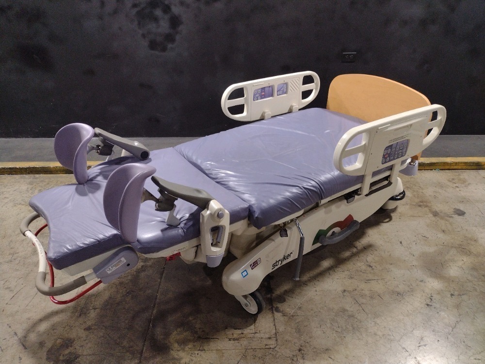 STRYKER LD304 BIRTHING BED