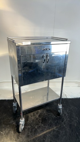 MOBILE STAINLESS STEEL MEDICAL TABLE