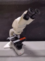 LEICA DMLS LAB MICROSCOPE WITH 3 OBJECTIVES