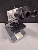 LAB MICROSCOPE WITH 4 OBJECTIVES