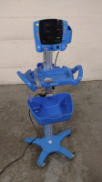 GE DINAMAP V100 VITAL SIGN MONITOR ON ROLLING STAND