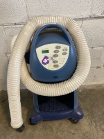 BEAR HUGGER 775 PATIENT WARMING SYSTEM ON ROLLING STAND